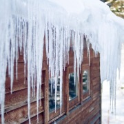 Ice Damming | Commonwealth Roofing Corp.