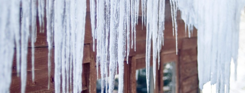 Ice Damming | Commonwealth Roofing Corp.